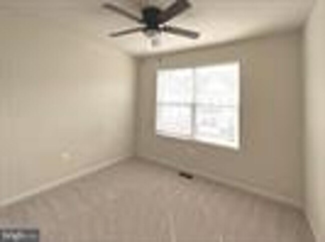 Building Photo - Beautiful 3bd 2/2bths town home in Summerfield Village!
