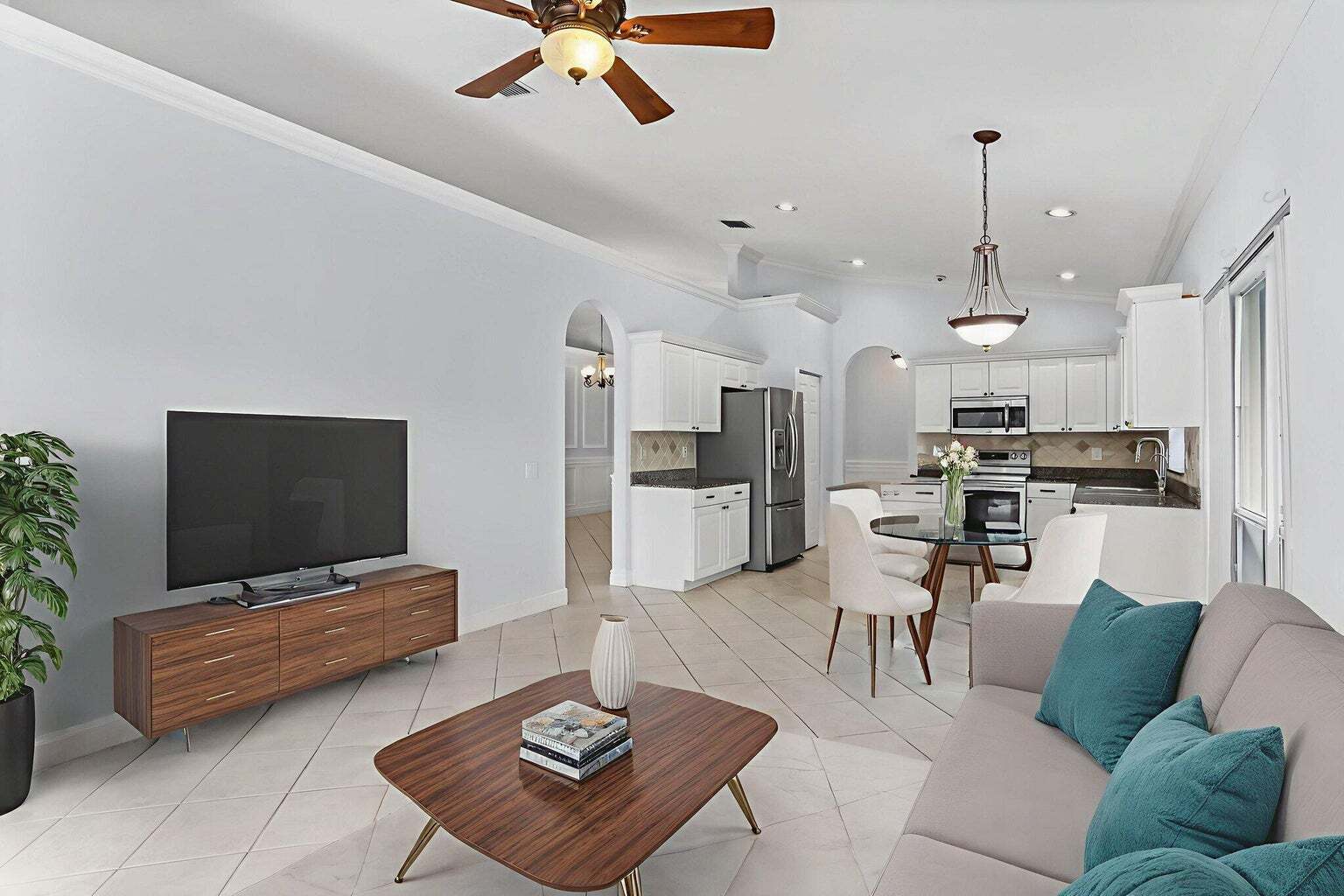 Building Photo - 7607 Colony Lake Dr