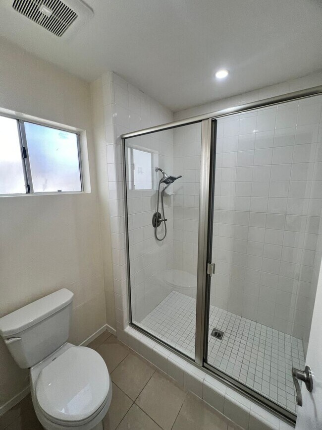 Building Photo - Camarillo - Four bedroom, 2.5 bathroom, plus loft