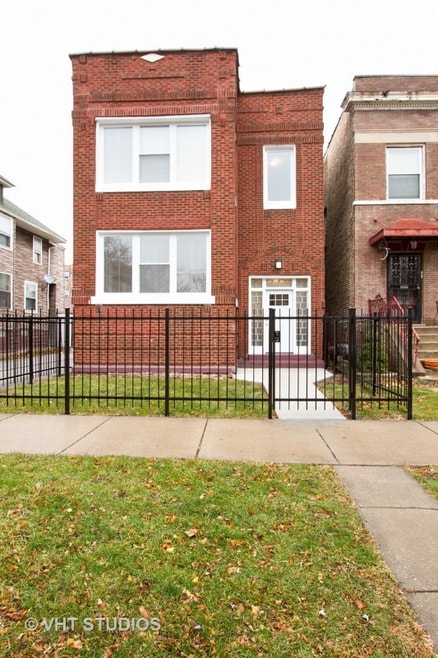 Building Photo - 11401 S Prairie Ave
