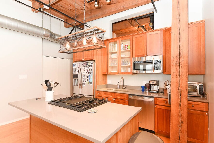 Building Photo - 14 N Sangamon St