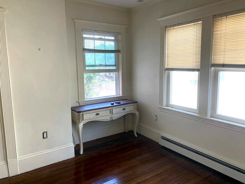 Building Photo - 449 Washington St