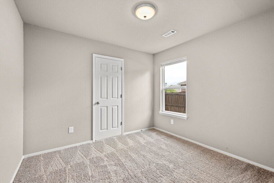 Building Photo - 1388 S Spritz Dr