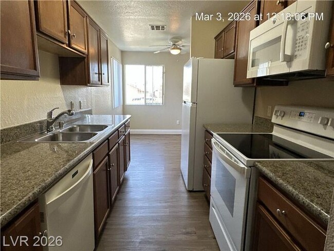 Building Photo - Adorable condo with great usage of space