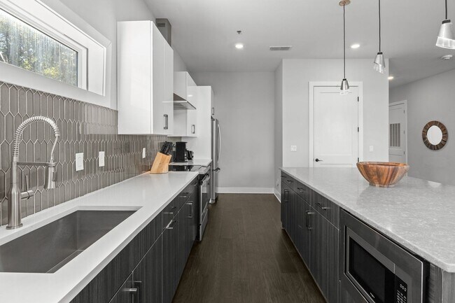 Building Photo - 1224 2nd Ave S