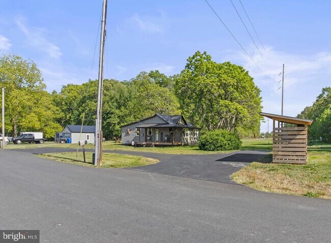 Building Photo - 9505 Lomax Rd