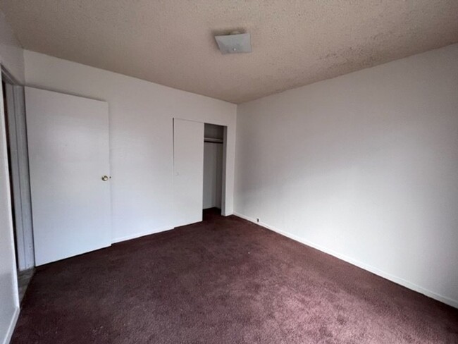 Building Photo - 1 Bedroom Economy Apartment Old Bullhead