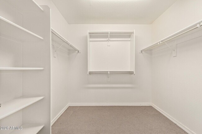 Building Photo - 905 S Canal Dr
