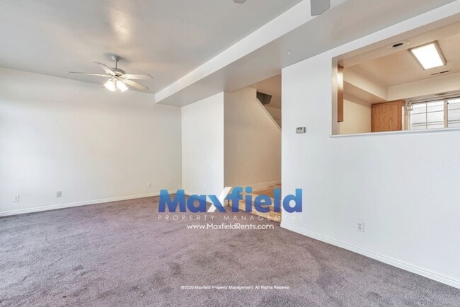 Building Photo - 3 BD 2 BA 1 GAR Townhouse - Taylorsville Utah