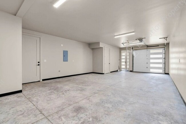 Building Photo - Luxury Townhome with River Access Near Dow...