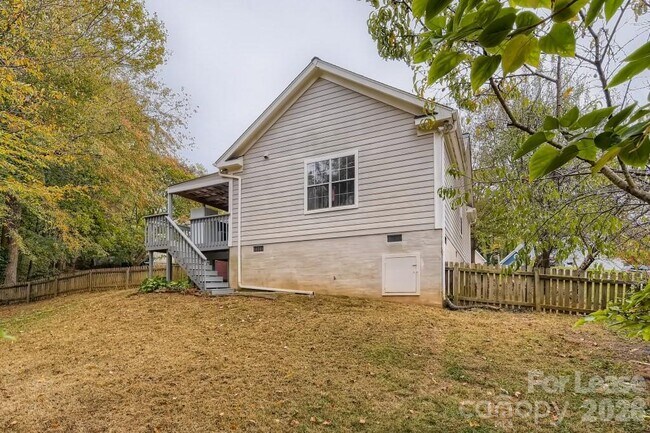 Building Photo - 431 Cedarcroft Dr