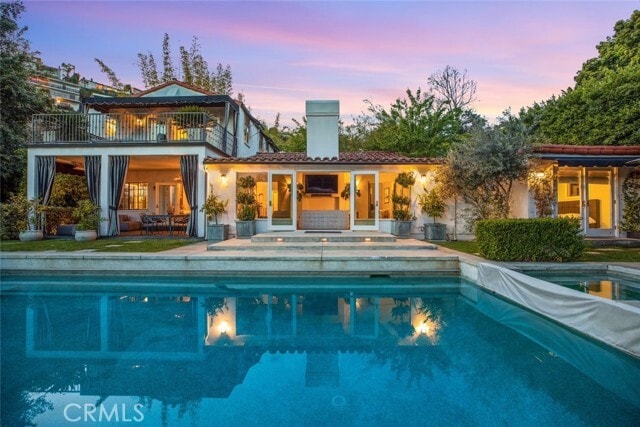 Building Photo - 1514 Sunset Plaza Dr