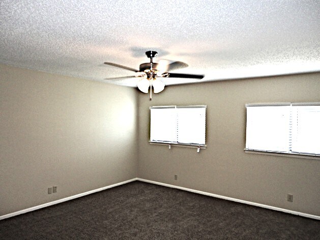 Building Photo - 13038 Woller Vly