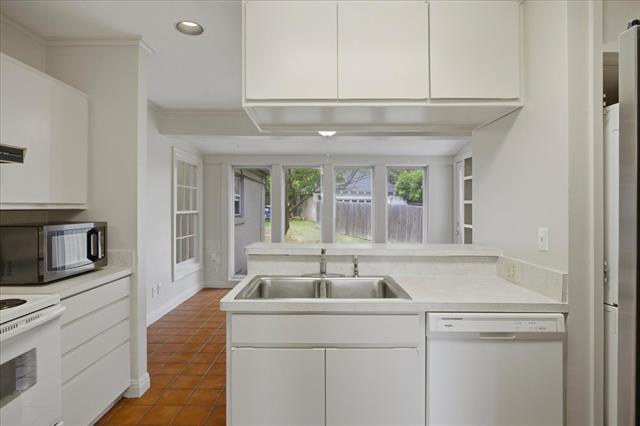 Building Photo - 3101 Westcliff Rd W
