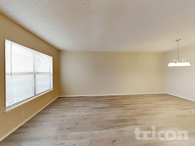 Building Photo - 6850 Misty Field Dr