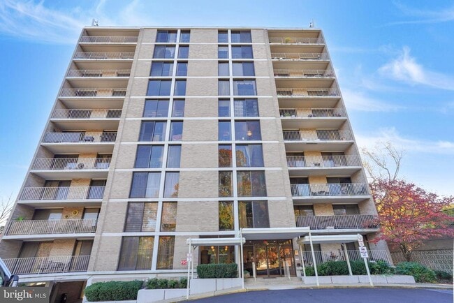 Primary Photo - 2100 Washington Ave