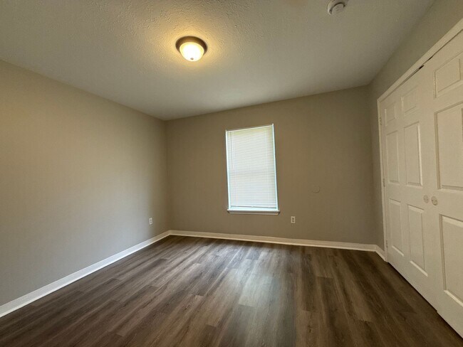 Building Photo - 2708 Greenwood Ave