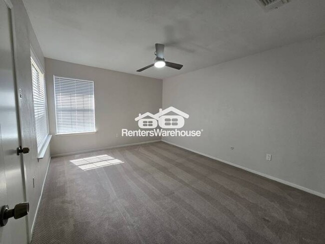 Building Photo - FOR RENT - MOVE IN READY - 2  BEDS 1.5 BAT...