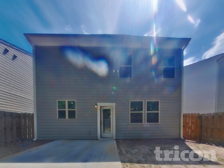 Building Photo - 196 Chapelcrest Ln