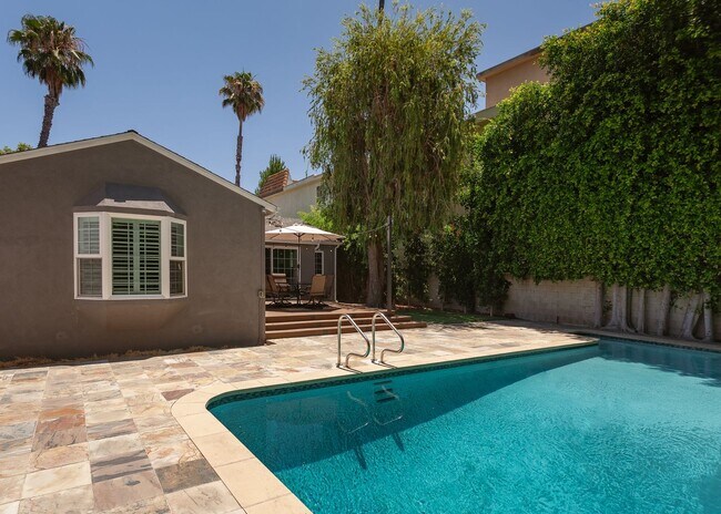 Building Photo - *Unfurnished* Gorgeous 4-Bed Oasis with Po...