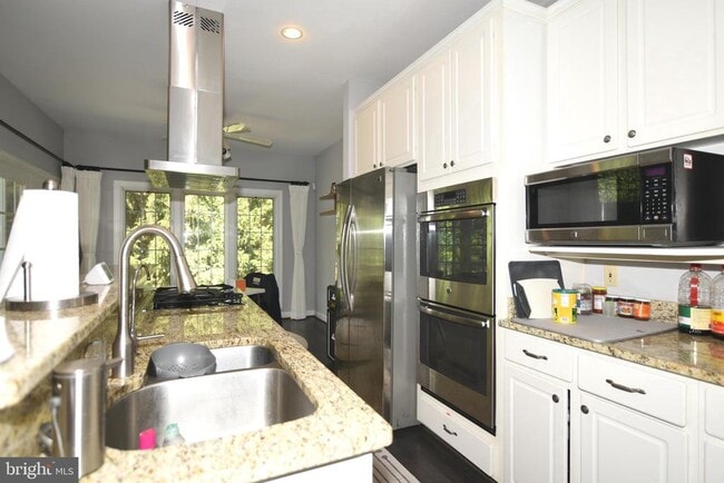 Building Photo - 556 Winding Rose Dr