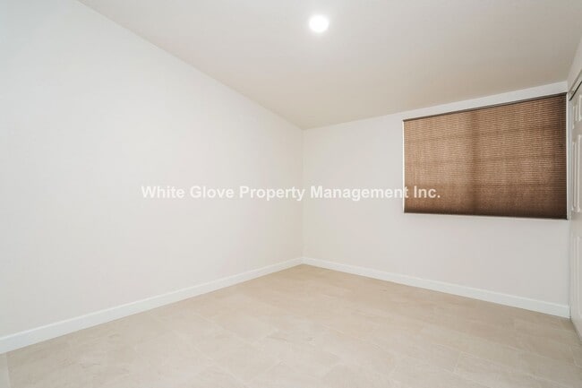 Building Photo - Spacious 4-Bed, 2-Bath Home with Large Backyard