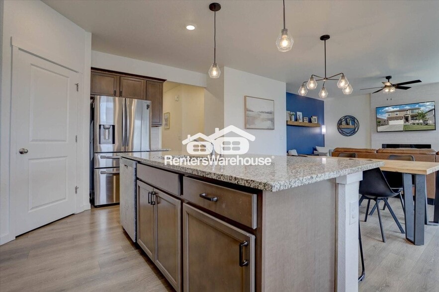 Building Photo - 2042 Rosette Ln