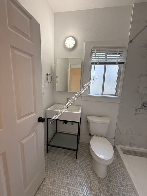 Building Photo - 1806 Filbert St