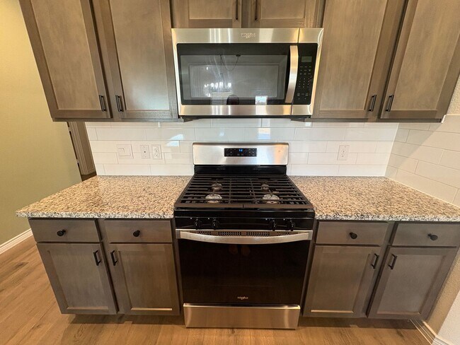 Building Photo - Pristine in Princeton!