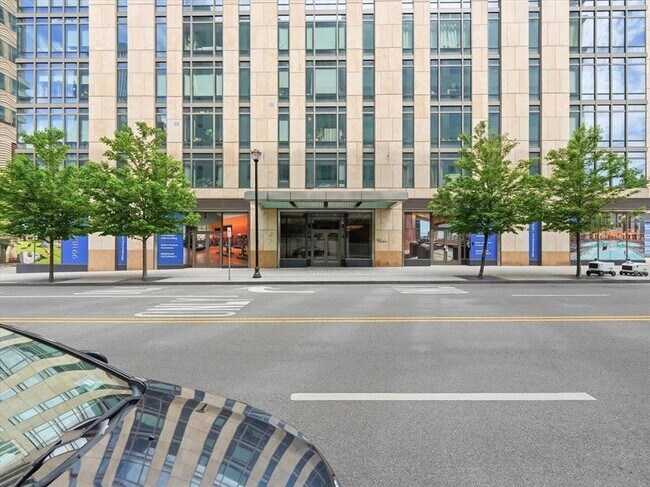 Building Photo - 99 Hudson St