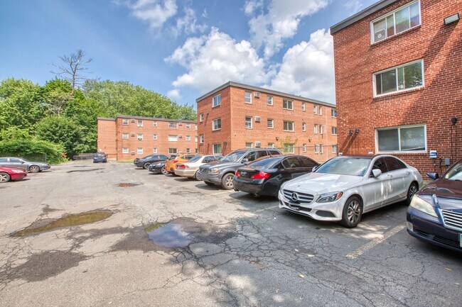 Building Photo - 285 Westland St