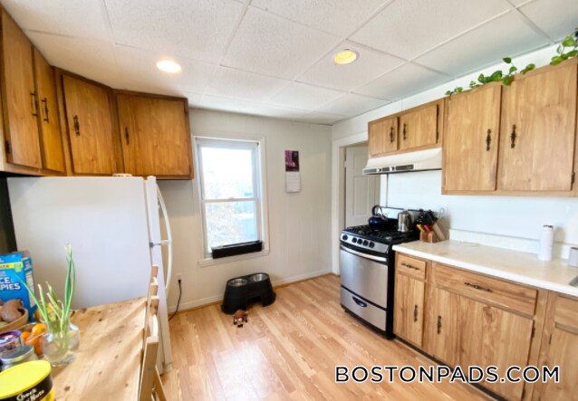Building Photo - 105 Buttonwood St
