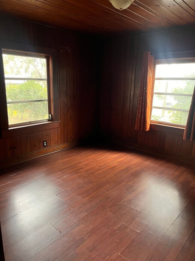 Building Photo - 1101 N Burton St