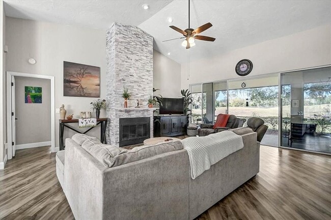 Building Photo - 4427 Highland Oaks Cir