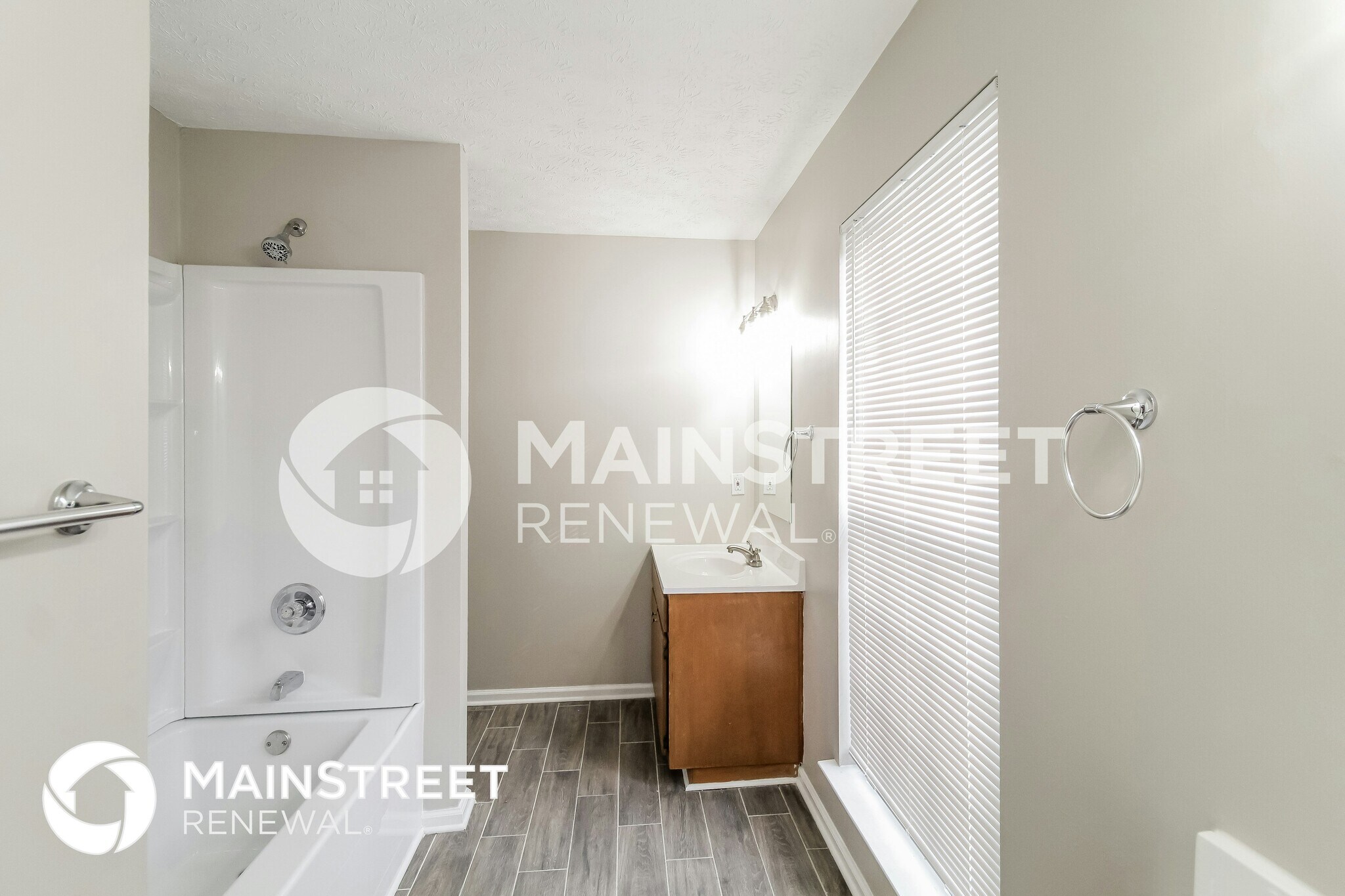 Building Photo - 6820 Summit View Dr