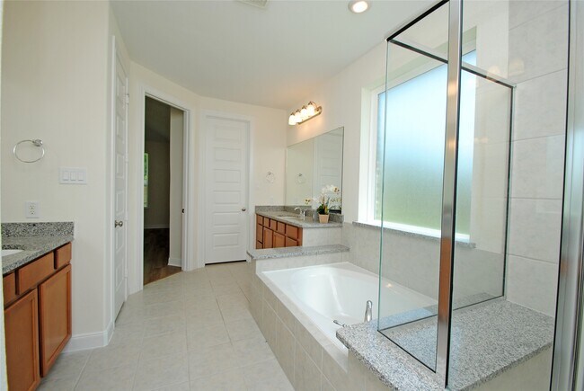 Building Photo - 26806 Skylark Blf Trl