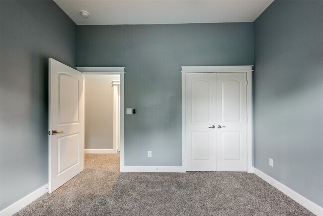 Building Photo - 4927 E Ridge Creek Dr