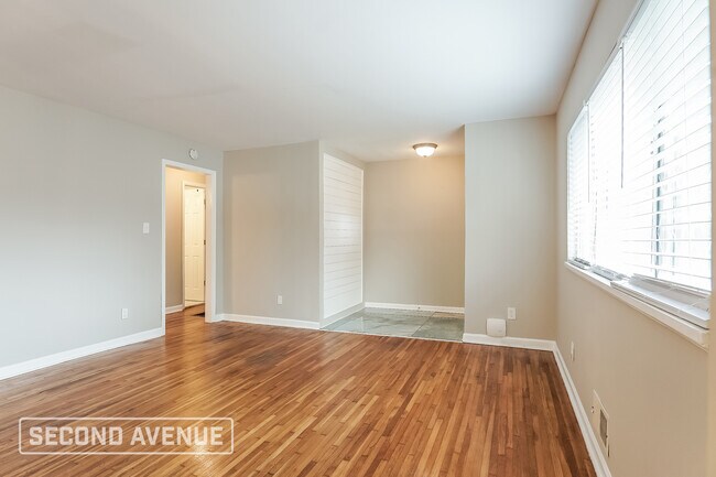 Building Photo - 325 16th Ave SW