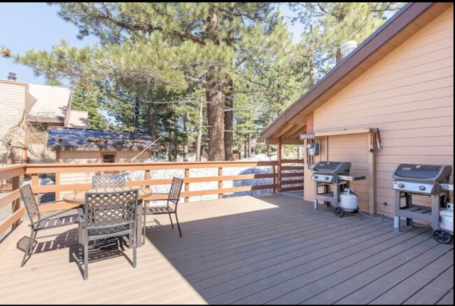 Building Photo - Stylish 2-Bed + Loft Mountain Condo in San...
