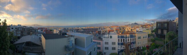 Building Photo - RENOVATED 3BR w/ Dining Room. VIEWS! Parking Avail., FREE Laundry!