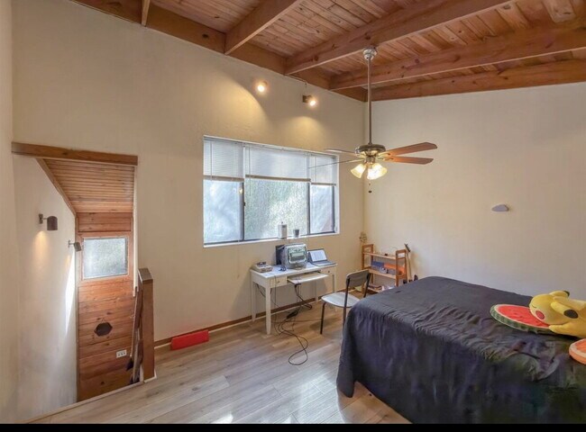 Building Photo - Spacious 1BR Retreat Near FSU & TCC – Vaulted Ceilings, BRAND NEW DECK!