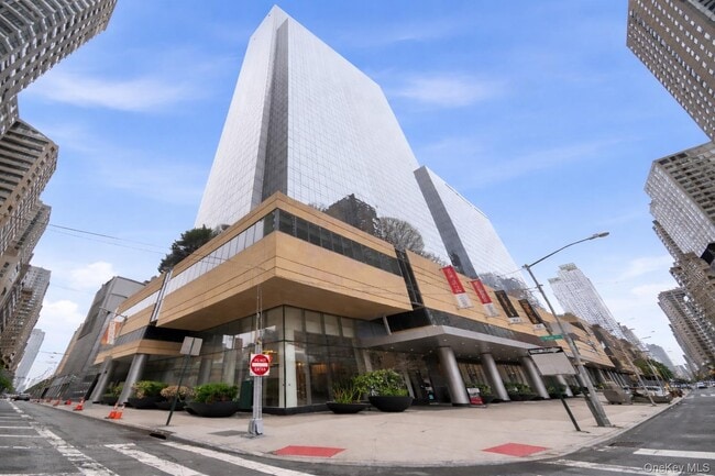 Building Photo - 460 W 42nd St