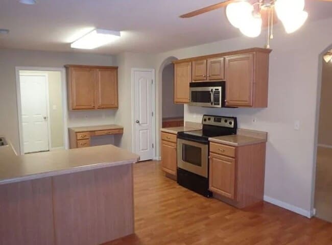 Building Photo - 3 bedroom, 2 bathroom home - updated photo...