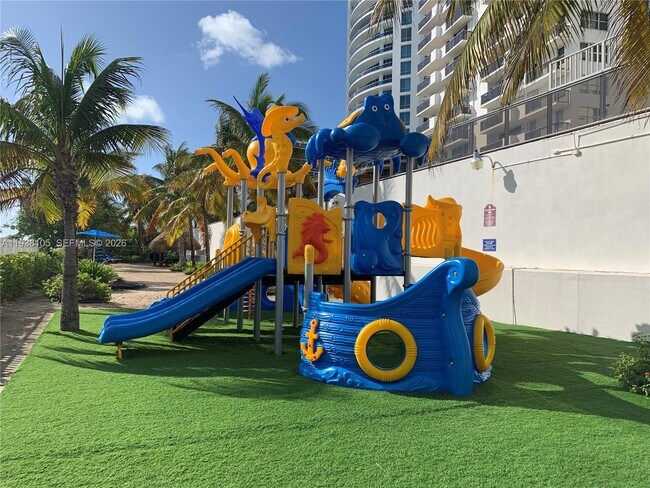 Building Photo - 6039 Collins Ave