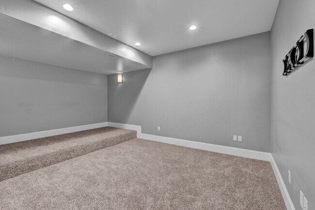 Building Photo - Luxury North Salt Lake Home with Mountain Views, Office & Fully Fenced Yard