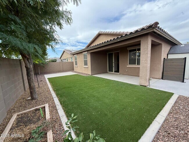 Building Photo - 21217 W Granada Rd