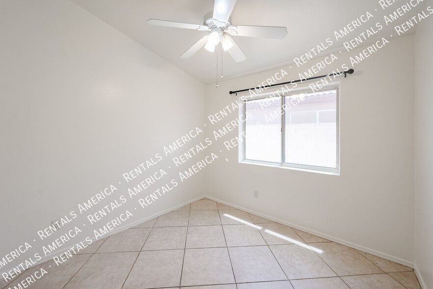 Building Photo - 13182 W Cypress St