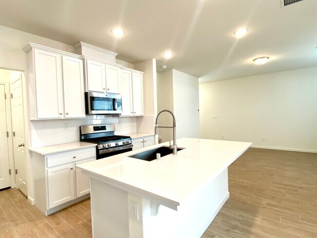 Building Photo - $2,350 Raleigh Dr, 3 Bed, Gated Community, Solar & HOA Pool, Clinton & Armstrong