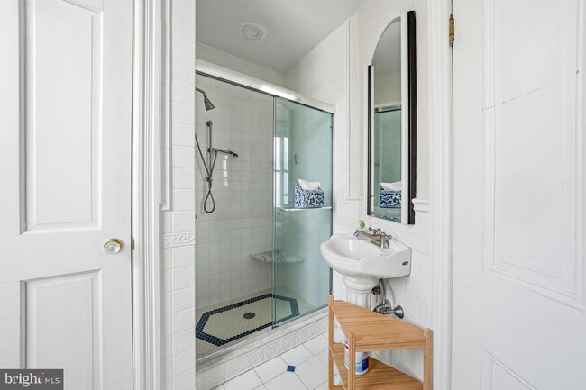 Building Photo - 346 E Union St