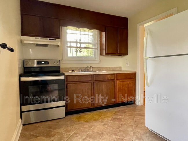 Building Photo - 1003 39th Ave N